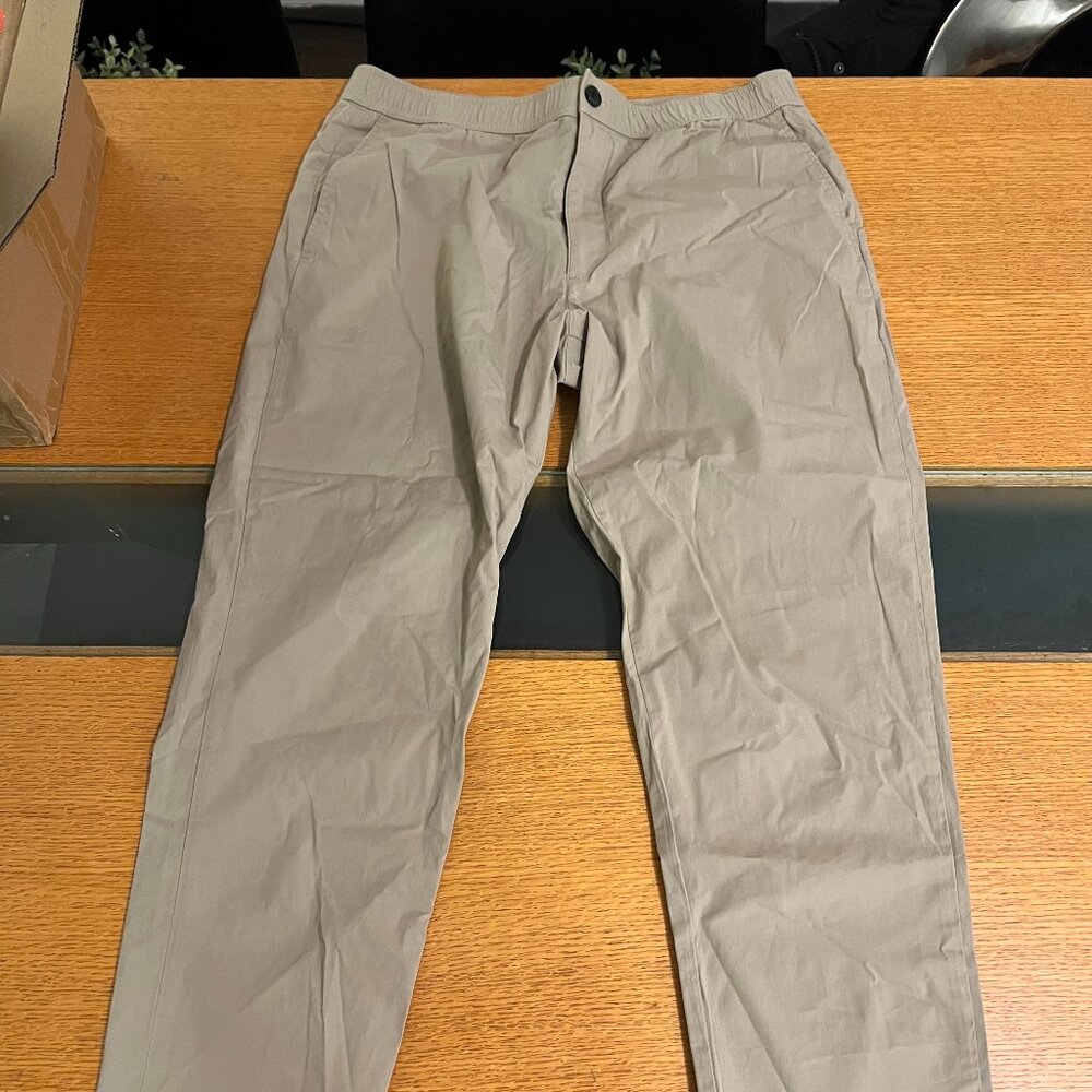 Theory Elastic Waist Khaki Pants – Size 34